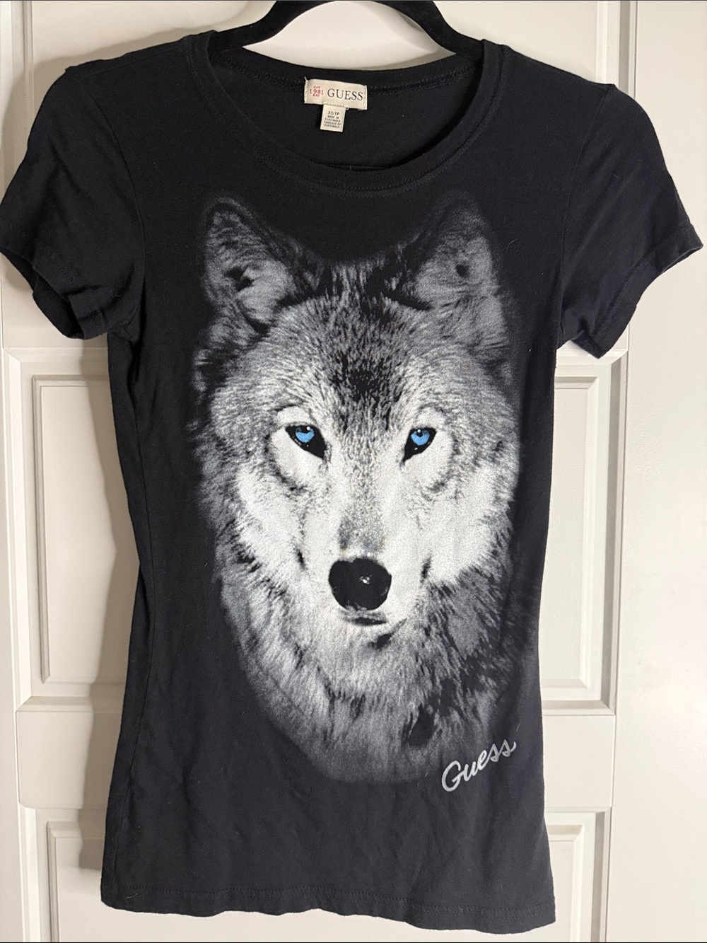 GUESS Black Short-Sleeve Wolf Graphic Tee with Blue Eyes